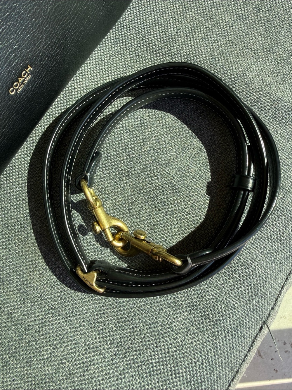 Coach Turnlock 22 Black NWT - Picture 3 of 11